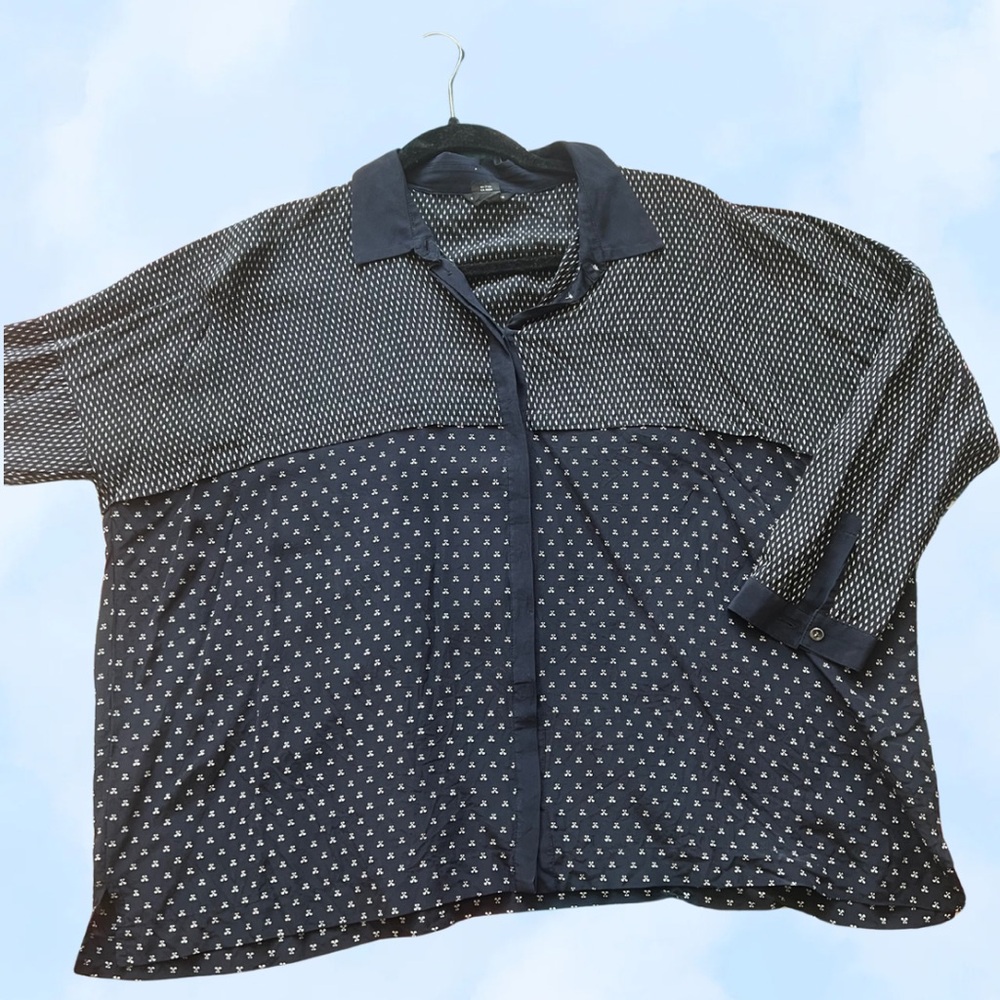 Club Monaco 100% Silk Navy and White Geometric Shirt Blouse Size M